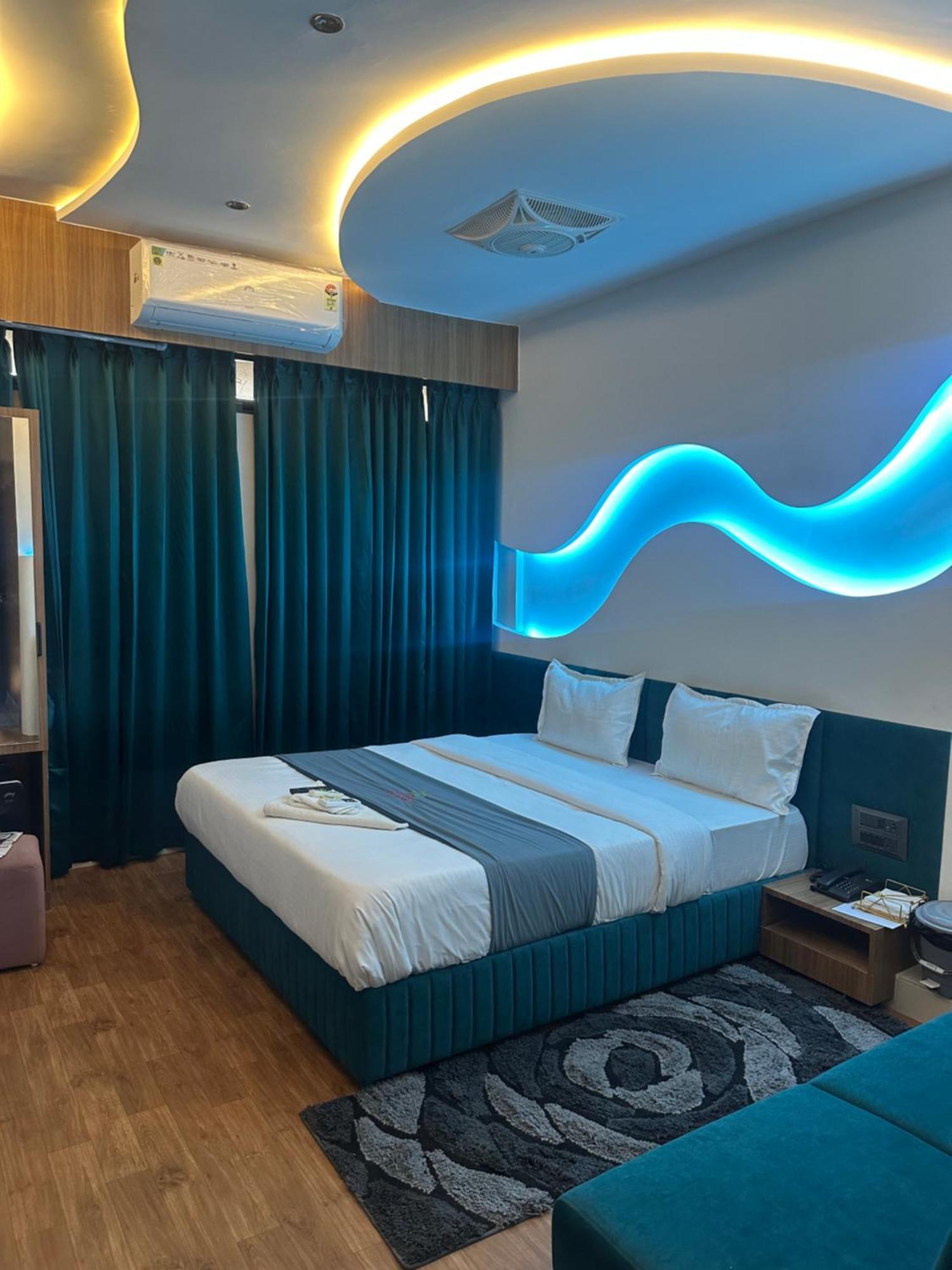 Hotel Victoria Prime スーラト エクステリア 写真