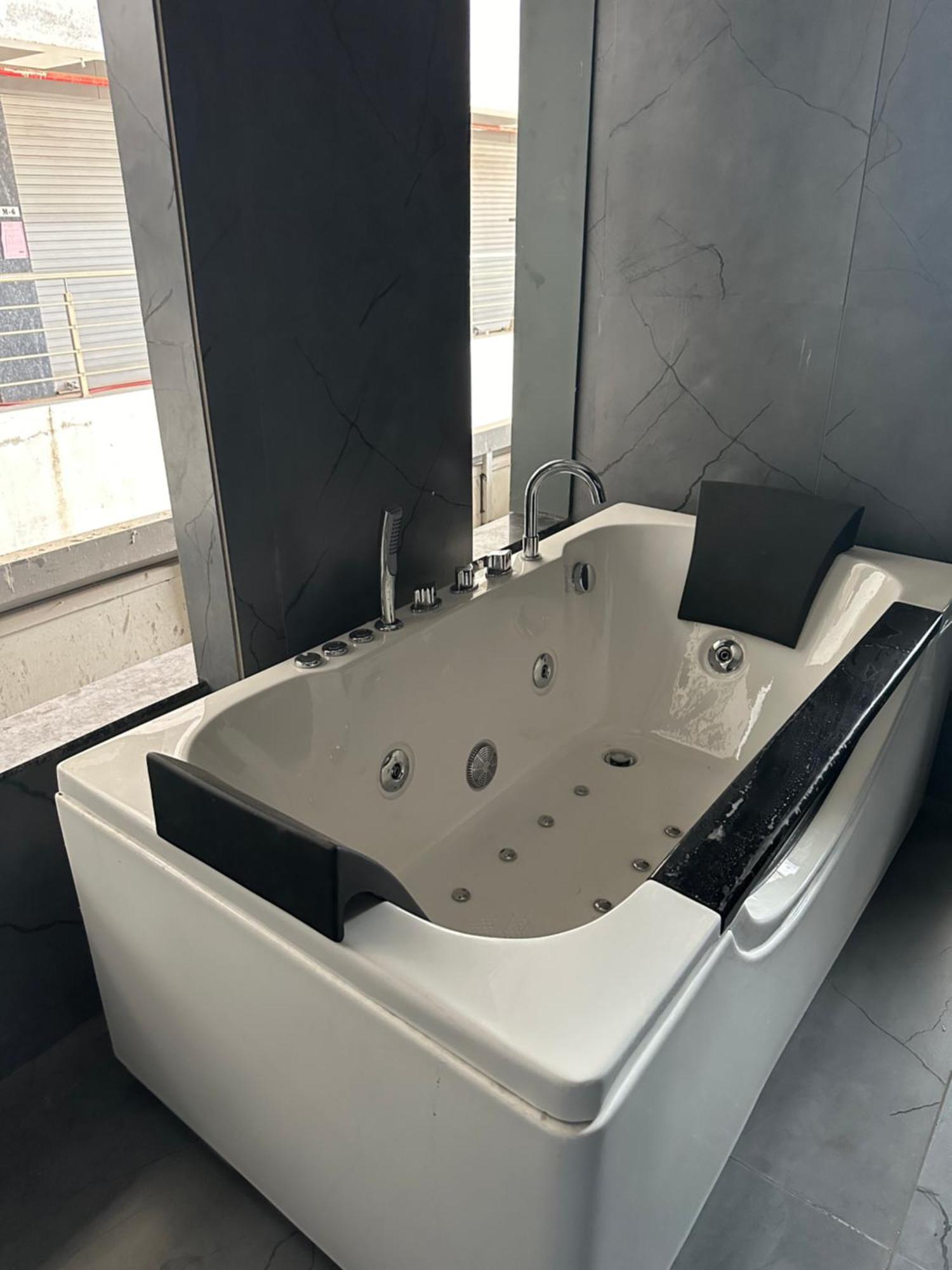 Hotel Victoria Prime スーラト エクステリア 写真