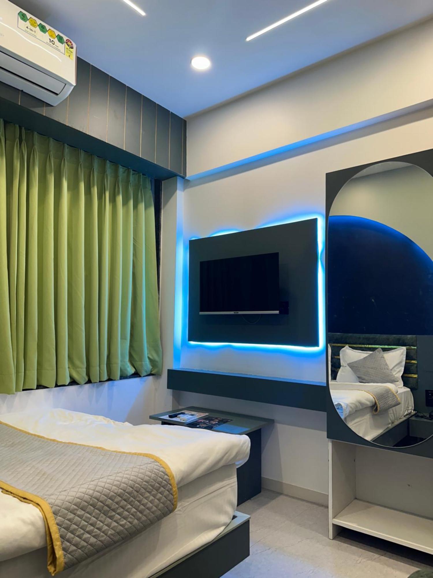 Hotel Victoria Prime スーラト エクステリア 写真